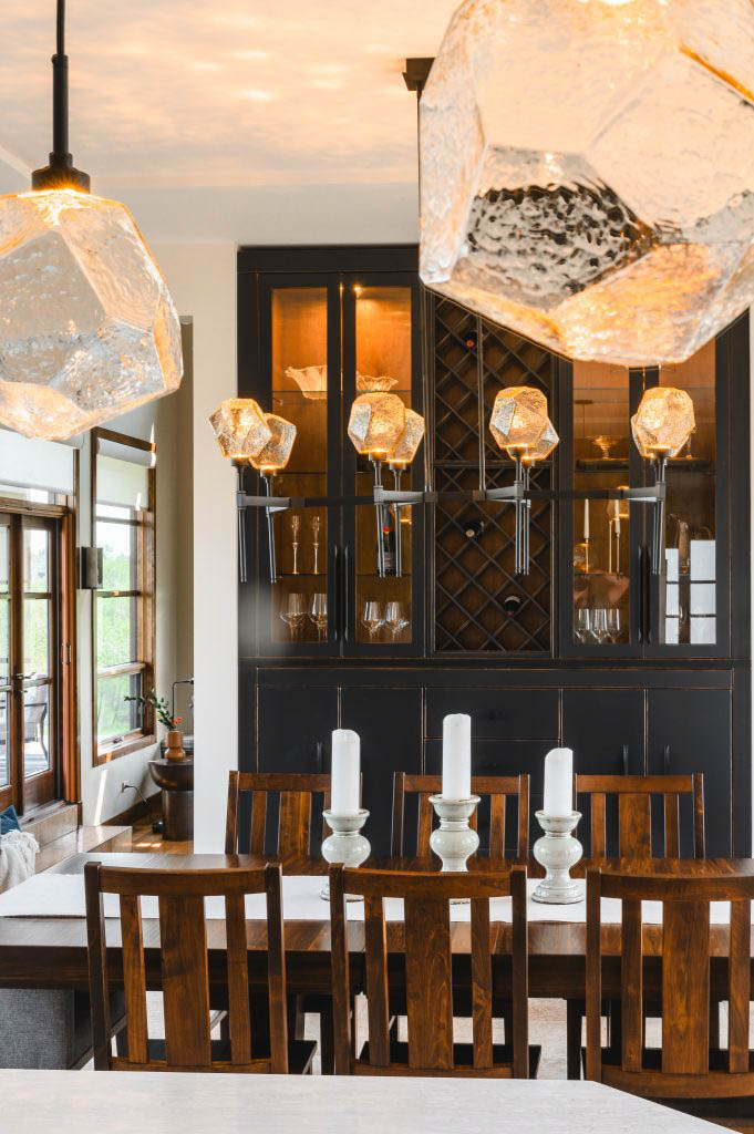 a beautiful pendant chandlier with abstract shape to match the pendant lights in the kitchen