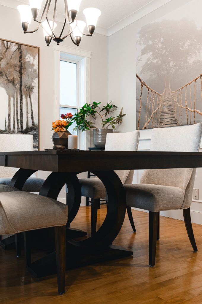 Cozy luxury killarney home interior decorating Dining Room chandelier unshelf design. Light and bright dining room with large table.
