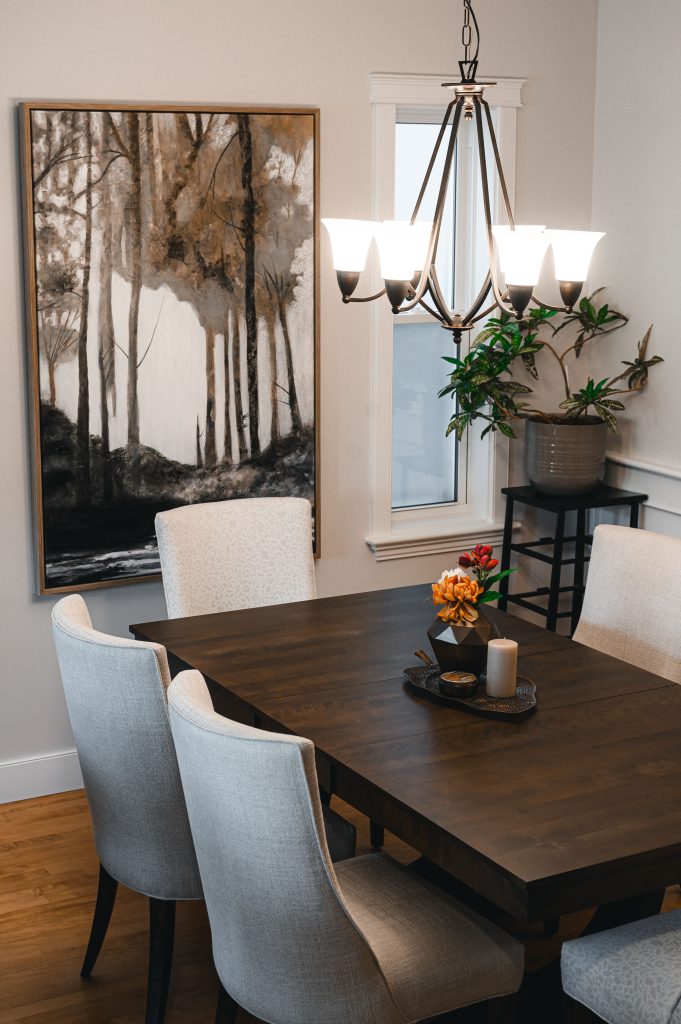 Cozy luxury killarney home interior decorating Dining Room with large artwork unshelf design. Black and gold artwork in a modern dining room.