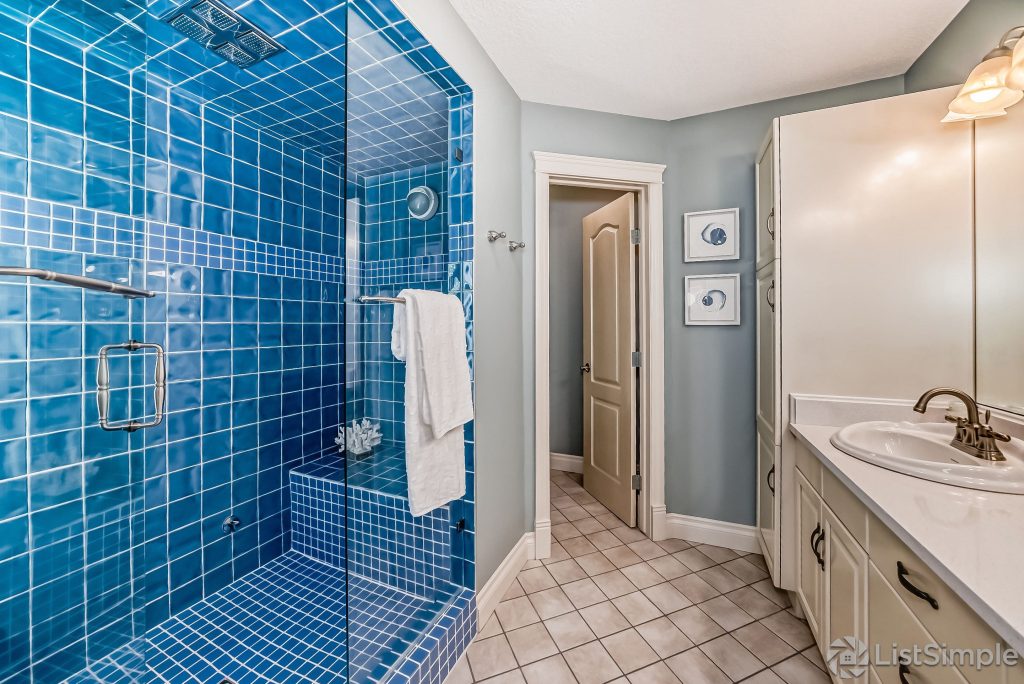 Transitional Inglewood Home Home Staging Primary Bathroom Large White Vanity Unshelf Design. Large ensuite bathroom with neutral floor tile and light blue walls.