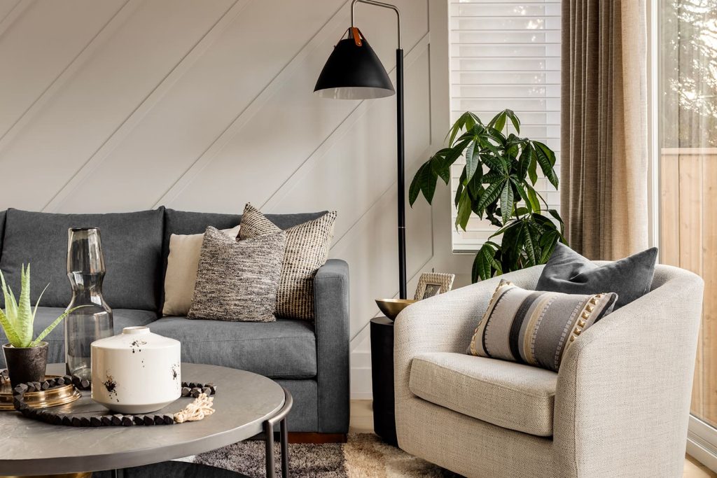 Modern cottage interior design warm dining table Unshelf Design. Cozy dining area with warm decor.