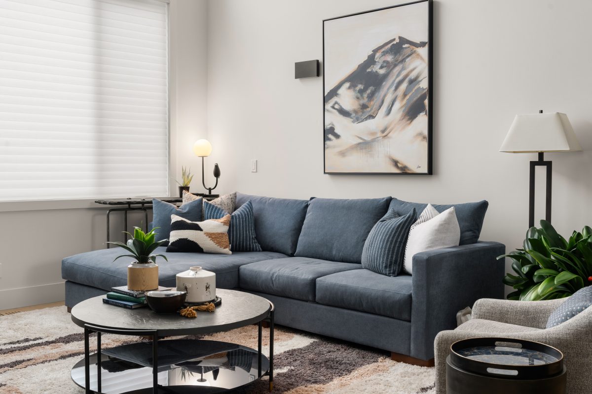 modern mountain v2 interior design and furnishing blue accent living room unshelf design